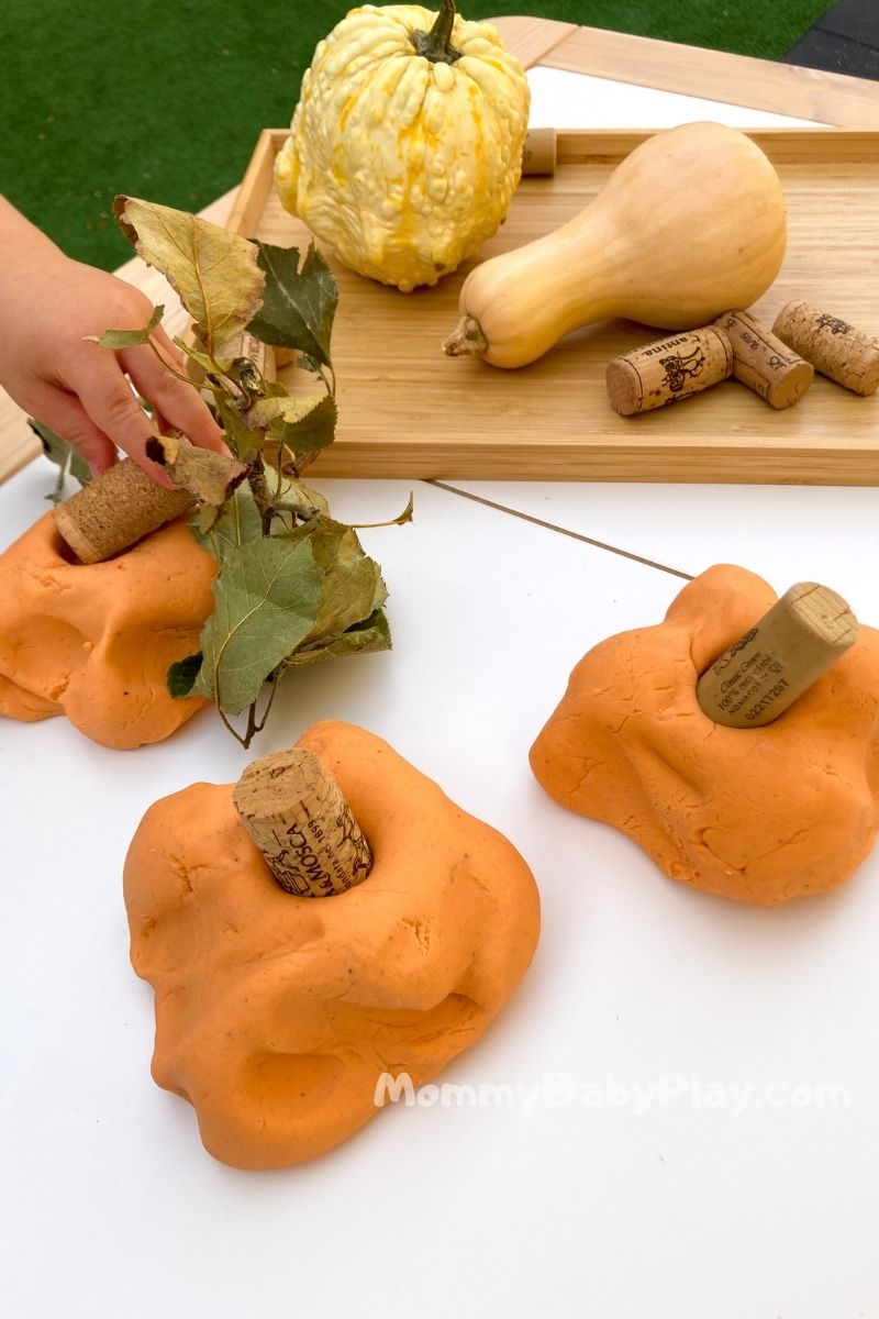 pumpkin-playdough-recipe-play-ideas-mommy-baby-play